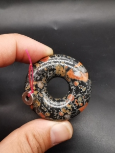 精品安山岩玉梅花玉面包圈平安扣