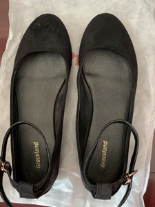 在英国学习时买的,德国牌子graceland女鞋.低跟,超舒