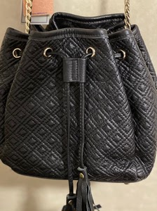 00tb066372505淘宝西村名物靴子送包包,35码,穿过2次,原价180买来的