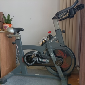 汗马动感单车,买了就没怎么用,一直闲置,几乎全新.