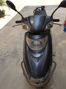 飞鹰踏板摩托车100cc