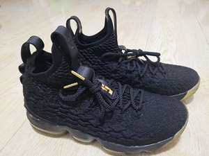 詹姆斯15黑金正品