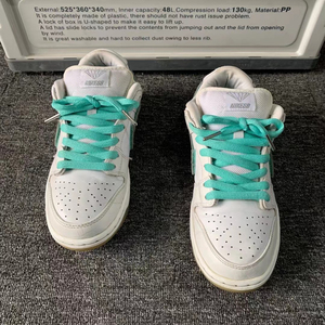 dunk sb白钻石 40码 原盒 成色很棒 氧化磨损很小