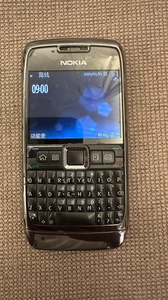 诺基亚手机，型号E71.功能正常，裸机不带配件，二手商品不退