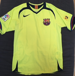 出一件儿梅西巴萨时期客场荧光绿球衣,s码.
