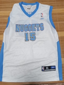 好久没穿了的卡梅隆安东尼掘金时期的15号球衣,虽然看着有点旧