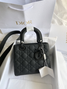 000人付款淘宝闲置品 迪奥/dior ladydior 四格戴妃