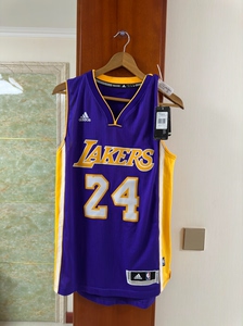 科比客场紫金球衣 全新吊牌