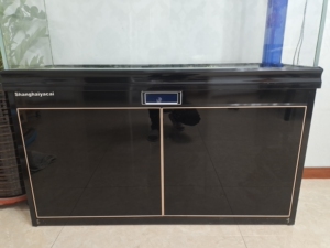 出售上海雅彩鱼缸,买了不到两年,尺寸长1.2米,宽 45,高