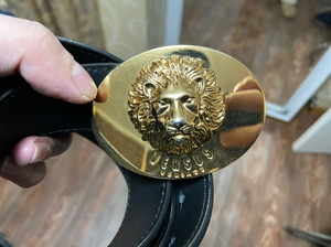 正品范思哲versace versus皮带,狮子头有磨损褪色
