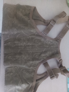 全新  正牌纤诗婷矫形内衣  防驼背,挺胸的半内衣,一直在存