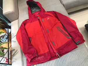 哥仑步 kolumb 冲锋衣,女款,穿过大概7 8次!有内里