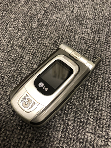 lg港版翻盖手机3g的.成色一般功能正常已经测试了一机一电