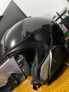 宝马七系揭面盔