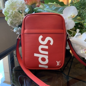 lv supreme联名合作款 红色水波纹相机包 骨灰级收藏