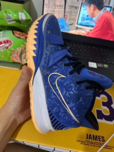 实战二手篮球鞋自用出,欧文7蓝色41码.