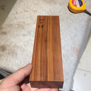 013硬度之王沙漠铁木料,纹理清晰可见,木质坚硬如铁,高油高