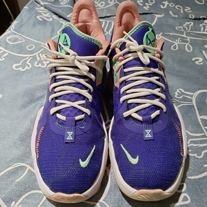 nike pg5保罗乔治五代篮球鞋 泡椒蓝粉配色