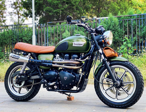 凯旋t900攀爬者大排量纯进口咖啡复古摩托车!精品2010年