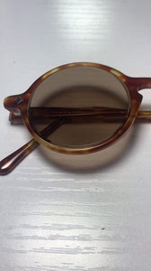 苏州德华老式石头眼镜一幅,镜片44mm茶色镜框完整颜色红润漂