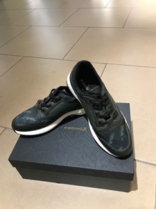 劲霸正品休闲鞋,大底条用pu加tpu注射工艺,使大底质感好