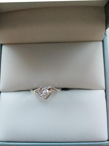 谢瑞麟钻戒包装盒