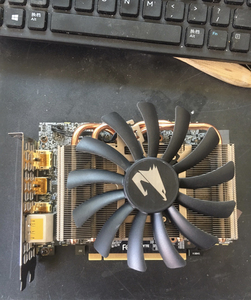 技嘉2070itx mini 无锁 显卡坞拆机 镁光颗