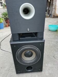 雅马哈低音炮yst-sw011 需要的联系,上面的300,下