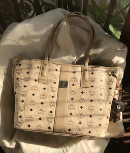 mcm托特包米白色