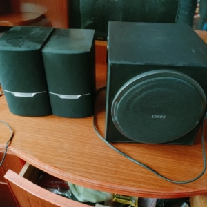 漫步者rt303bt一套,8寸低音炮,两个高低音子音箱一套