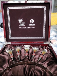 2010年上海世博会纪念品联名中国东方航空，极其具备收藏价值