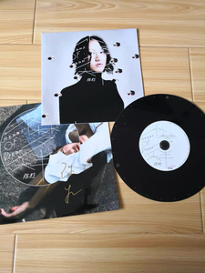 陈粒小梦大半专辑全新,还有亲笔签名哦