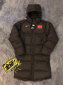 耐克赞助里约奥运会中国男篮长款过膝羽绒服