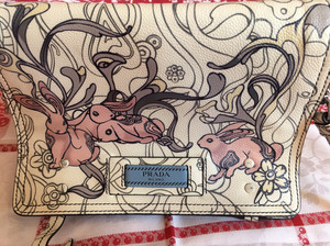 000人付款淘宝二手品女包普拉达prada白色动漫兔子画宫廷包宽款肩带单