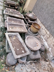 各种老，石槽，水缸，老石器。出售。不包邮。发货地，四川省成都