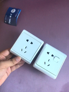 tnc开关插座 五孔暗装电源86型墙壁  tnc经验开关插座