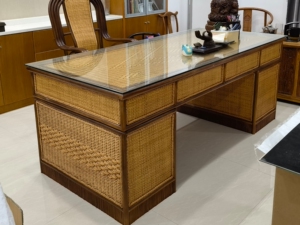 常青藤品牌藤艺家具藤编办公桌藤椅书桌藤制,几乎全新,不单卖