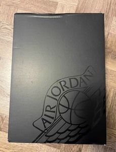 aj1鞋盒原装 带侧标和钢印和底部合格证 不是莆田货百分百正