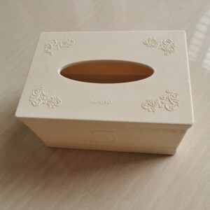 名创优品miniso抽纸盒纸巾盒,浮雕图案,用料厚实,二手无