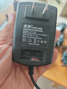 越泰电源9V-2A,还有一个9v1A