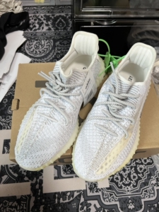 yeezy 350v2 白色满天星 43码 ef2367 全