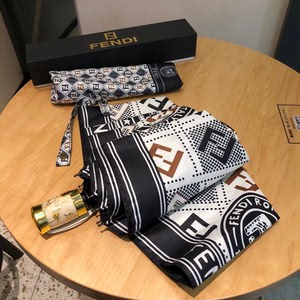 15 fendi(芬迪)新款印花三折自动折叠晴雨伞 2022年