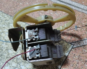 复旦牌,空气双联可变电容器,老收音机拆的,正常使用,外观完整