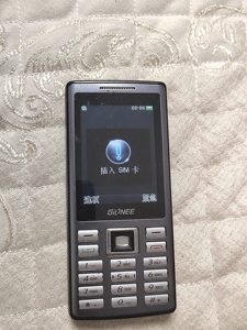 金立v109   手机功能正常   成色如图   a卡槽不读