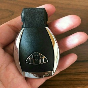 分手了把前男友车砸了,留下一把奔驰迈巴赫钥匙 实拍 带电路