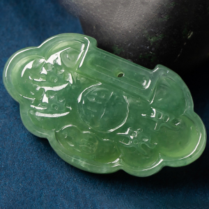 天然翡翠长命锁吊坠