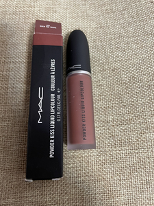 mac唇釉997 手上试色1次 上嘴1次 110