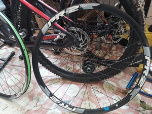 捷安特pr2轮组,公路碟刹轮组,升级轮组闲置,功能正常,橙色