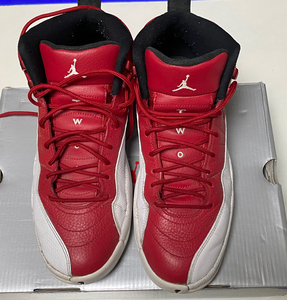 aj12 红白配色,专柜原价购买,43码自穿.新旧如图,无原