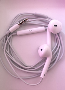 tb8379511226淘宝苹果原装国行黑色圆头耳机,包好包正品,7-8成新.